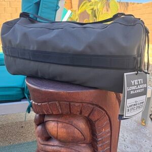 YETI Lowlands Blanket Smoke Blue